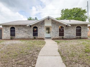 3525 Elm Dr, Grand Prairie, TX 75052
