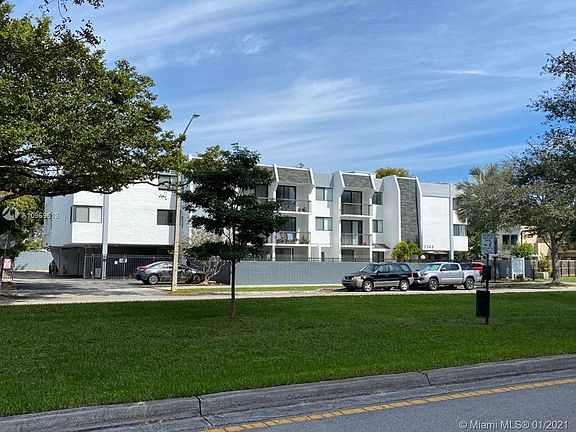 2nd image of 2345 NE 135th St #210