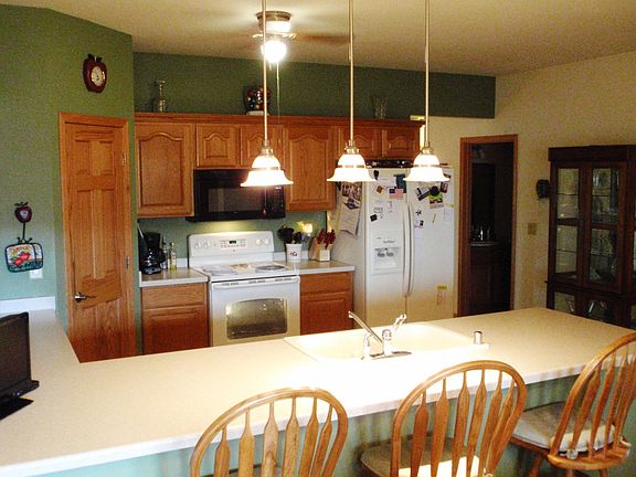3rd image of 322 Lauren Ln