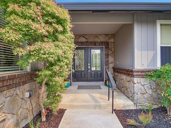 5th image of 425 Bobbys Ln