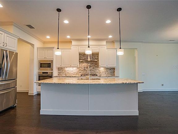 3rd image of 11991 SW Kingsway Cir