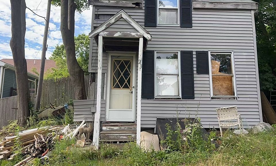 2nd image of 23 Island Ave