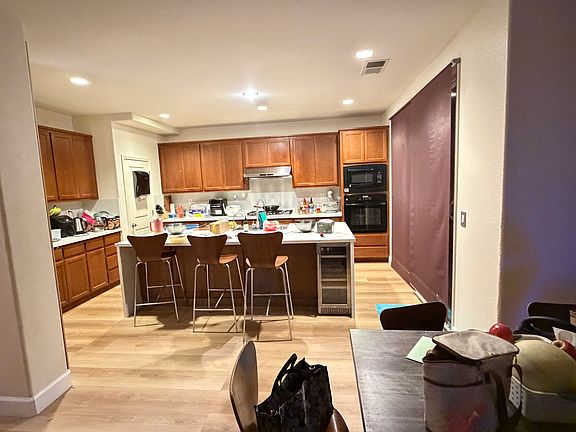 3rd image of 2363 Capistrello St