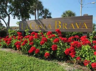544 Plaza Seville Ct APT 84, Treasure Island, FL 33706