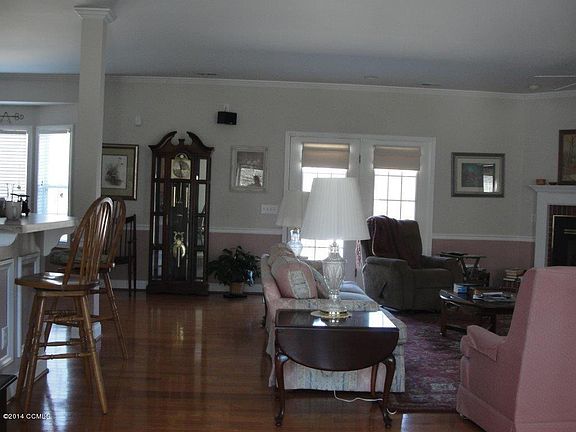 3rd image of 131 Woodridge Dr