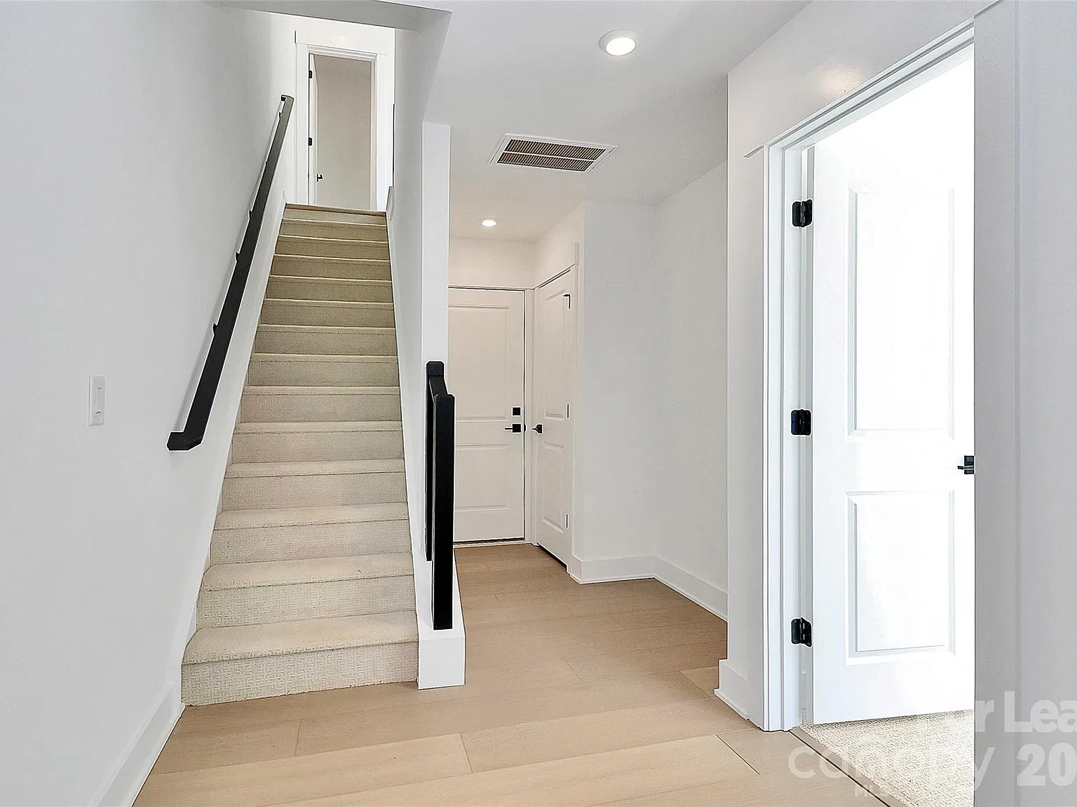 4 bed, 4.5 bath, 2120 sqft, $2,999 — Photo 2