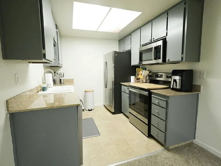 480 Cherry Ln #E — Photo 1