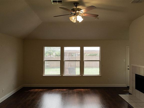 4th image of 210 Charleston Dr