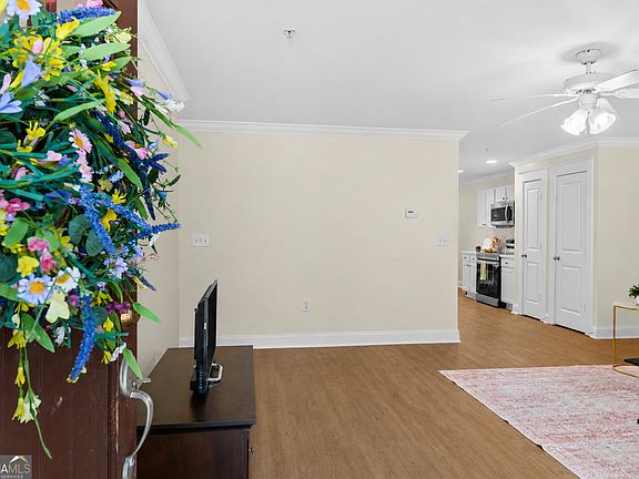 3rd image of 1035 Barnett Shoals Rd APT 913