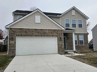 20821 Wexford Dr, Macomb, MI 48044