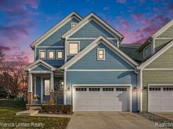 301 River Wood Trl, Milford, MI 48381