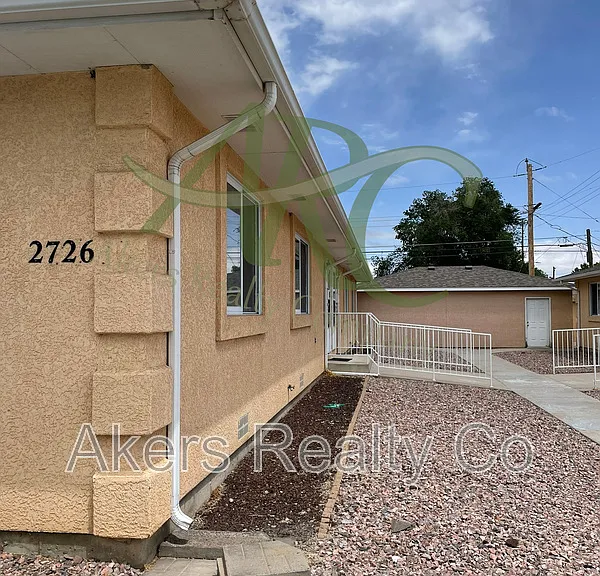 2726 Poplar St #B — Photo 13
