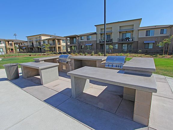 Park Square at Seven Oaks BBQ Area