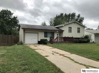 6629 Crown Point Ave, Omaha, NE 68104