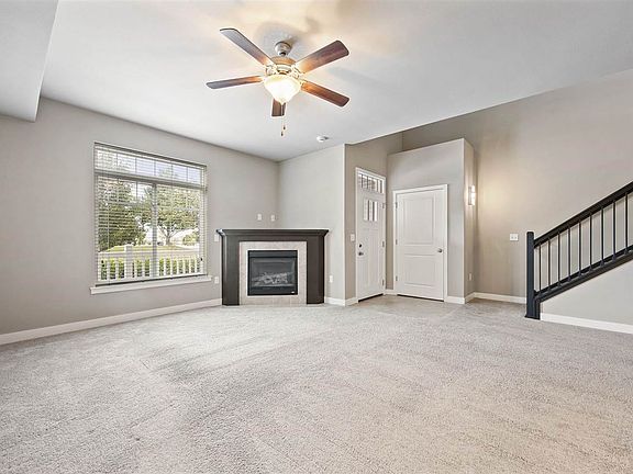 4th image of 458 Charlotte Ln