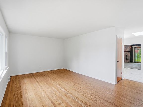 5th image of 6473 Hendrickson Rd