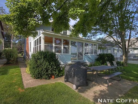 3rd image of 6894 Farrell Dr NE