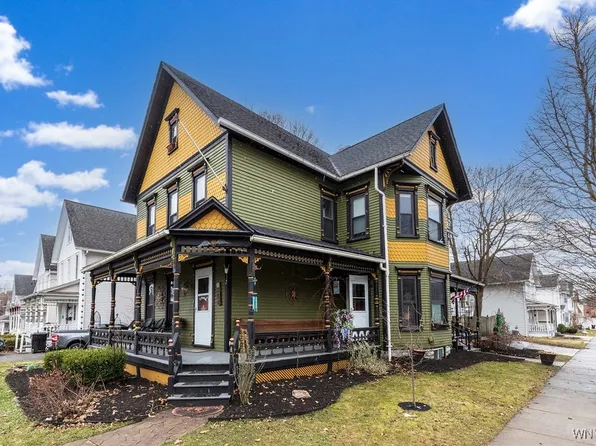 30 School St, Lancaster, NY 14086