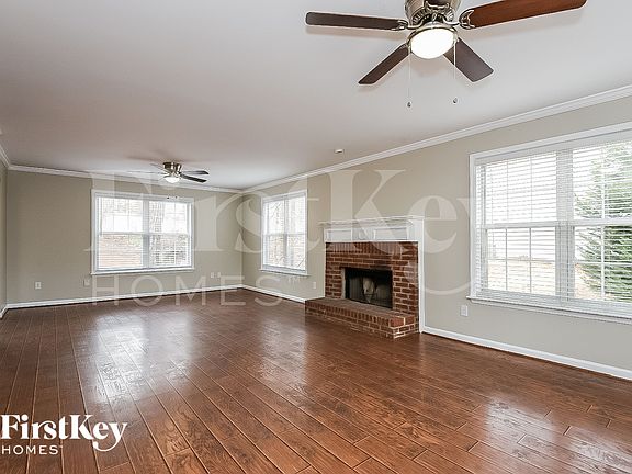 3rd image of 1069 Thornwood Dr