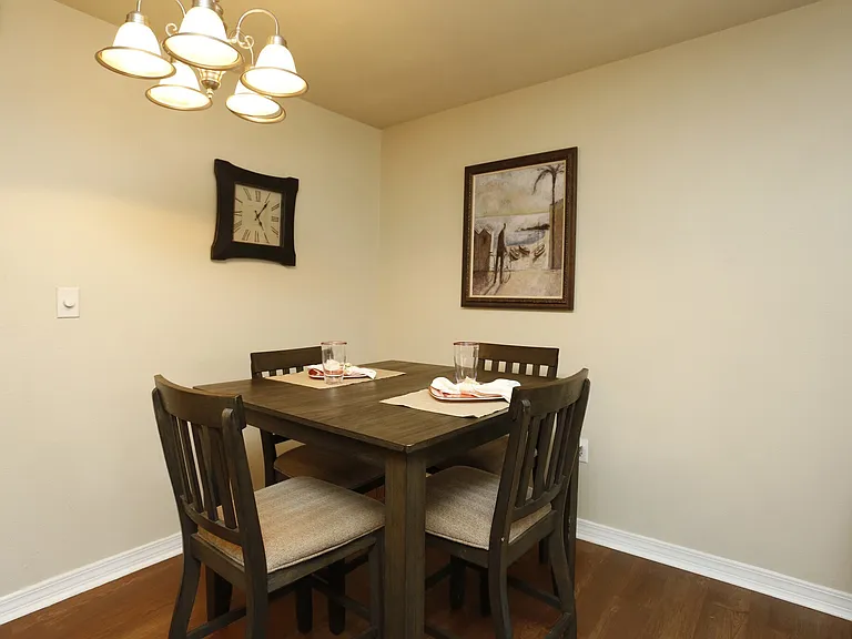 Meadowbrook Apartments — Photo 6