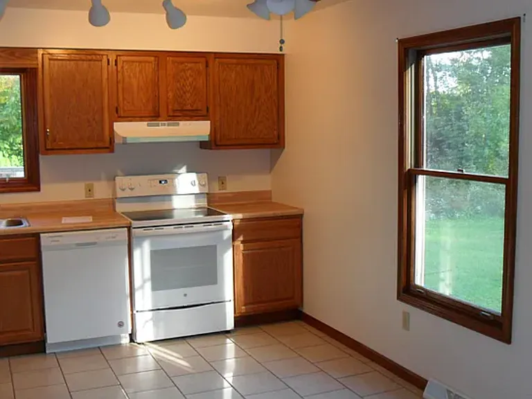 894 Swann Rd — Photo 3