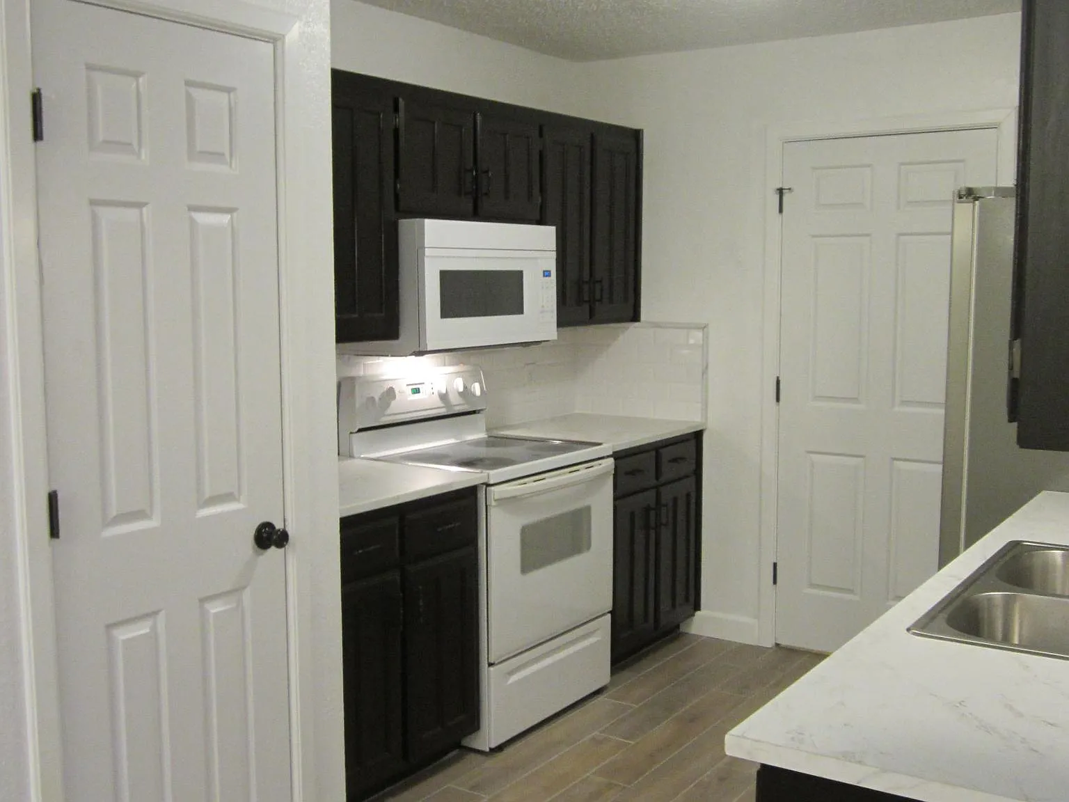 3 bed, 1453 sqft, $2,050 — Photo 2
