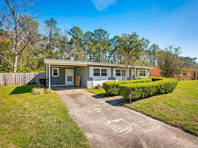909 Westgate Dr — Photo 2