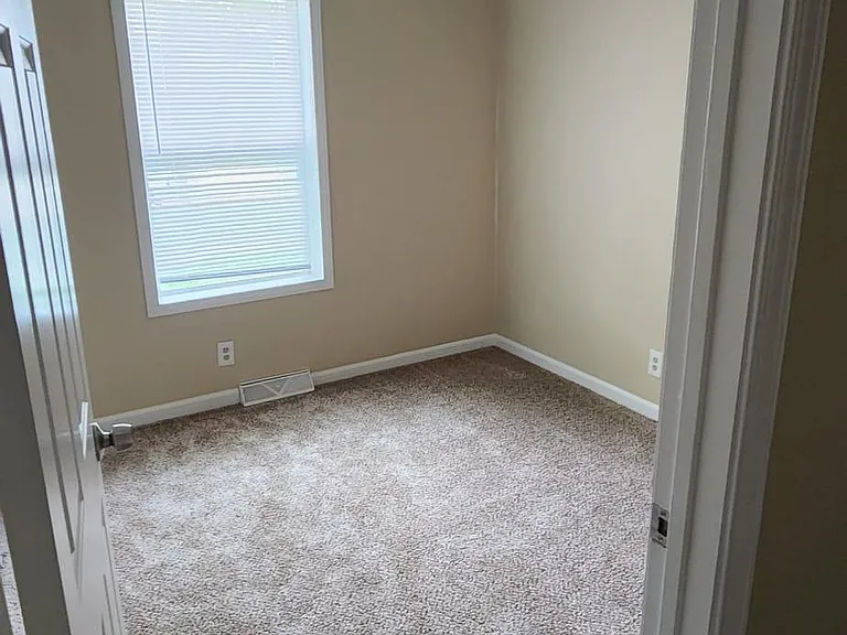 323 E Muir Ave — Photo 12