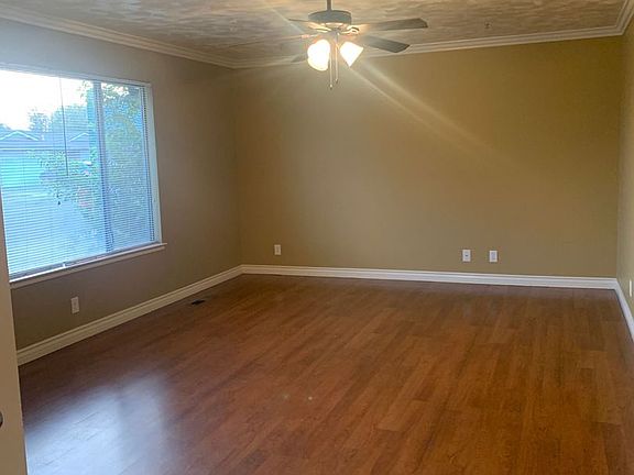 5th image of 572 E Fremont Ave