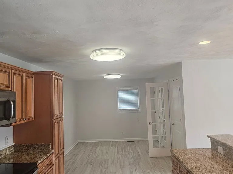 1068 Sharon Dr — Photo 9