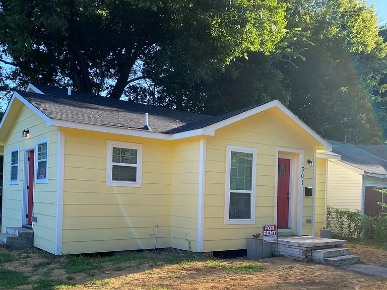 301 Edwards St — Photo 2
