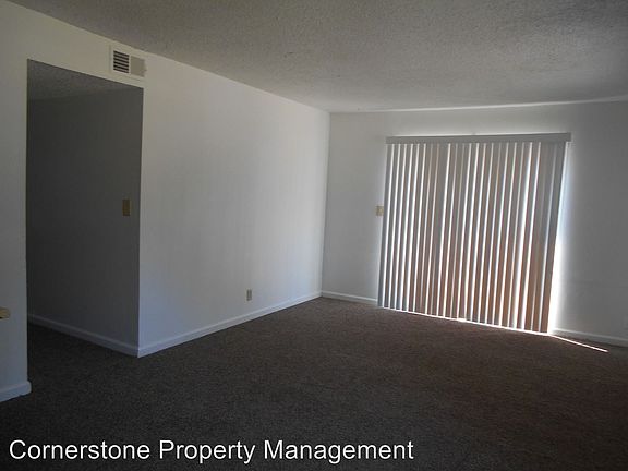 3rd image of 1376 Parkside Dr