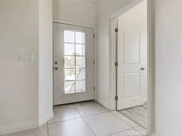 14328 Gilmore St #5 — Photo 4