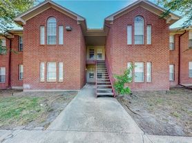 701 Balcones Dr, College Station, TX
