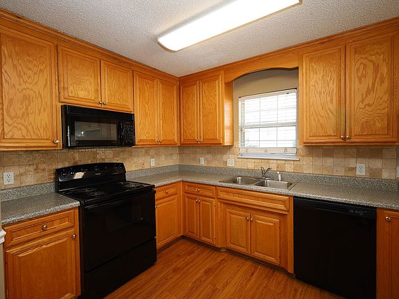 3rd image of 1339 Edgewood Dr
