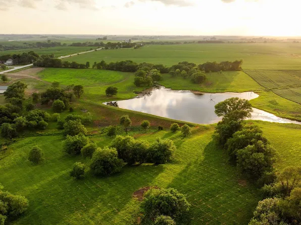 15617 Bear Creek Rd, Earlham, IA 50072