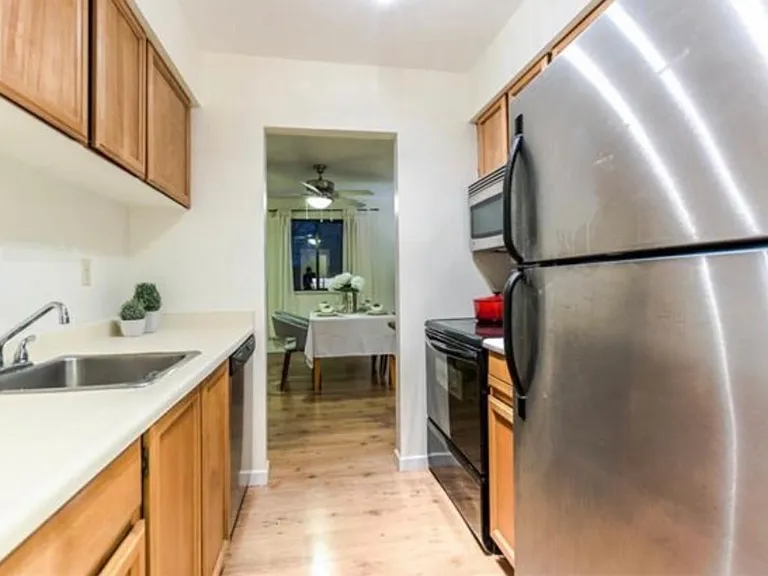 1422 E 3rd Ave #206 — Photo 4