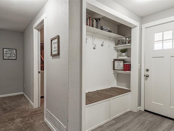 3rd image of 1004 Whispering Oaks Blvd