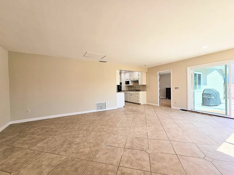 5424 Lodi St — Photo 14