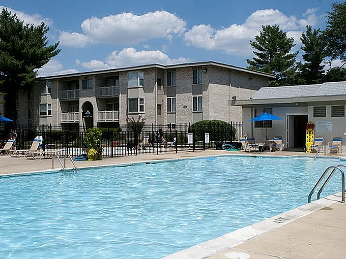 Arden Pointe Apartments — Photo 9