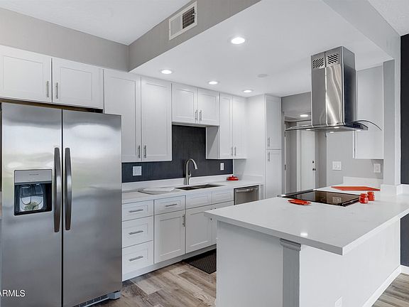 5th image of 207 W Clarendon Ave Unit 3D