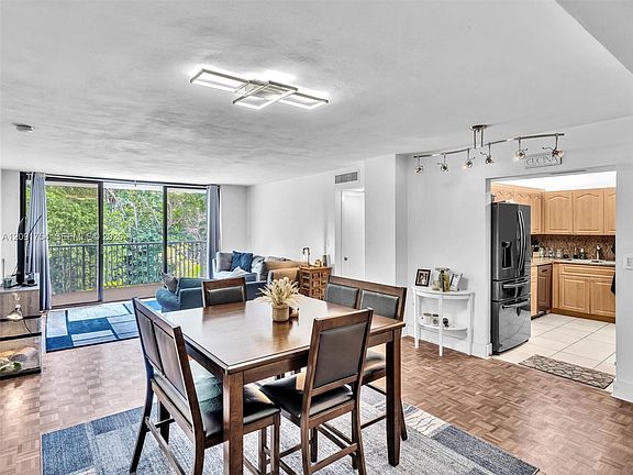 5th image of 101 Ocean Lane Dr APT 209