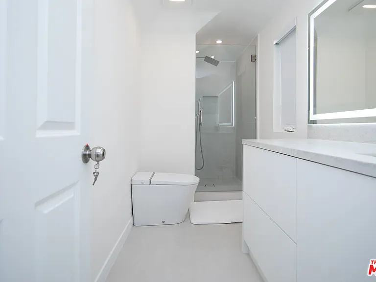 9432 Oakmore Rd — Photo 35