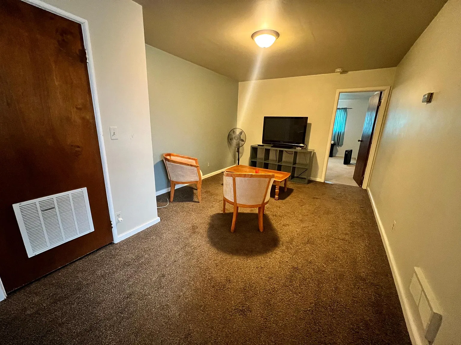 3 bed, 1000 sqft, $1,100 — Photo 4