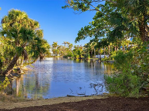 4th image of 544 Sea Oats Dr