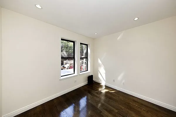 Rented by Avenues Real Estate | media 16