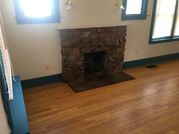 5th image of 2113 Coal Ave SE