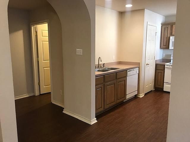 1st image of 309 W Anderson St APT 400
