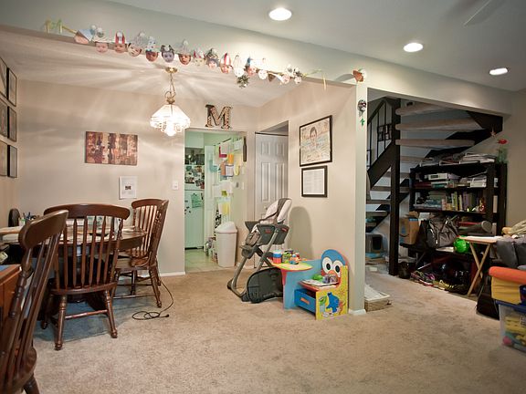 5th image of 220 Elizabeth St APT D8