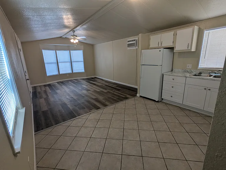 927 E F St #24 — Photo 14